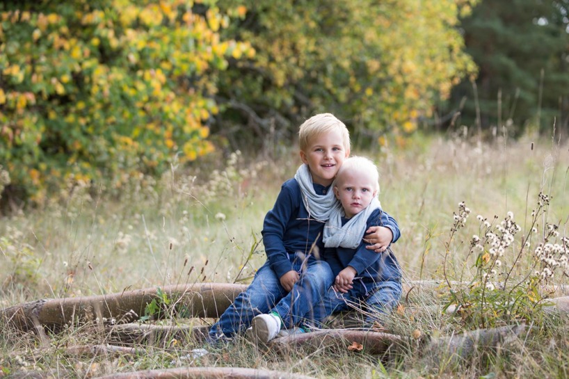 Syskonfotografering av bröder i Halland Syskonfotografering av bröder i Halland