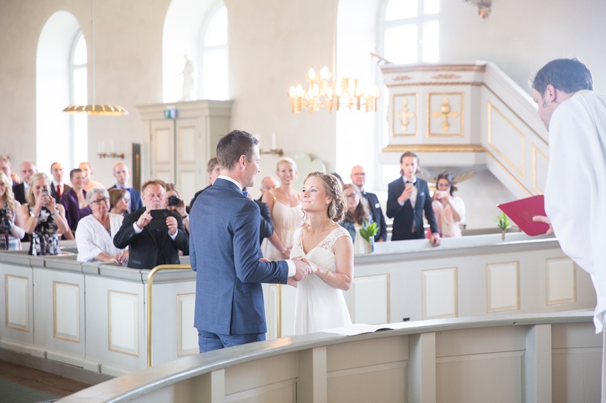 Vigsel i Markaryds Kyrka - Vig dig i markaryds kyrka och bröllopsfotograf Emy fotograf fotograferar ditt bröllop Vigsel i Markaryds Kyrka - Vig dig i markaryds kyrka och bröllopsfotograf Emy fotograf fotograferar ditt bröllop