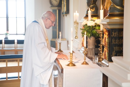 Fotograf emy fotograferar ditt bröllop i ränneslövs kyrka - bröllopsfotograg ränneslöv Fotograf emy fotograferar ditt bröllop i ränneslövs kyrka - bröllopsfotograg ränneslöv