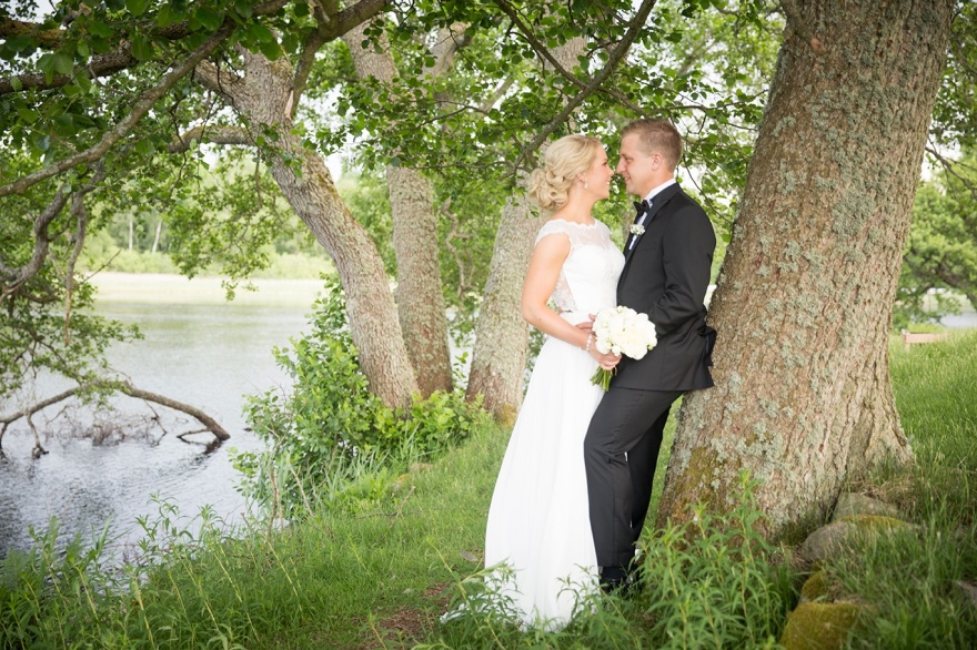 Bröllopsfotografering vid oxhultasjön, Hushult - Bröllopsfotograf Emy Bröllopsfotografering vid oxhultasjön, Hushult - Bröllopsfotograf Emy
