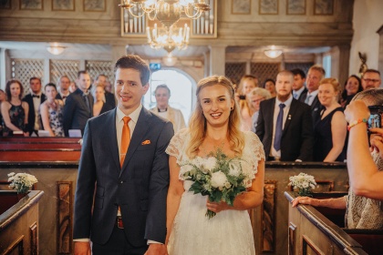 Bröllopsfotograf som fotograferar din vigsel i halmstads kyrka Bröllopsfotograf som fotograferar din vigsel i halmstads kyrka