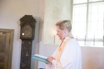 Bröllopsfotografering under din vigsel på ditt bröllop av bröllopsfotografen emy i halmstad Bröllopsfotografering under din vigsel på ditt bröllop av bröllopsfotografen emy i halmstad