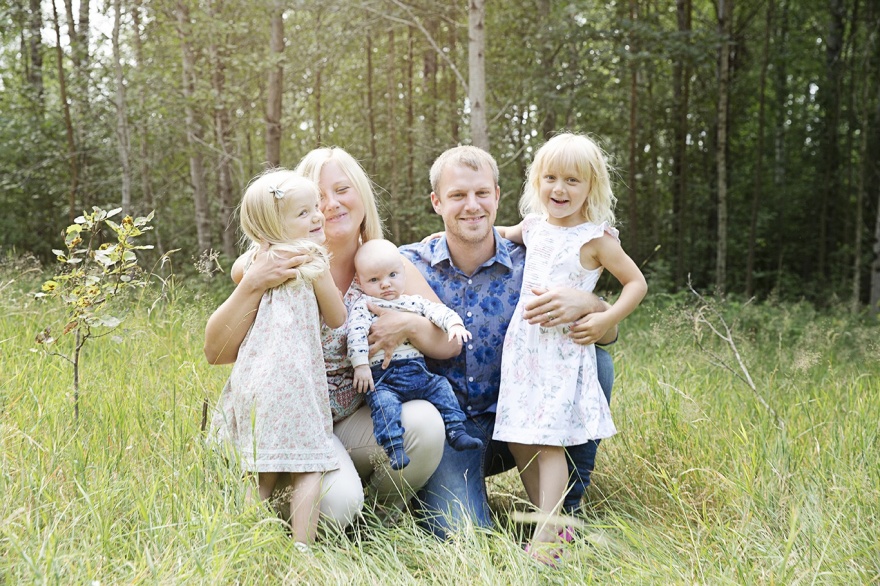 Fotograf Markaryd - Familjefotograf som fotograferar din familj - Fotograf Emy Markaryd Fotograf Markaryd - Familjefotograf som fotograferar din familj - Fotograf Emy Markaryd