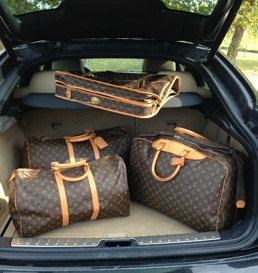 Travelkit från Louis Vuitton bestående av Alize, Keepall och Garment.