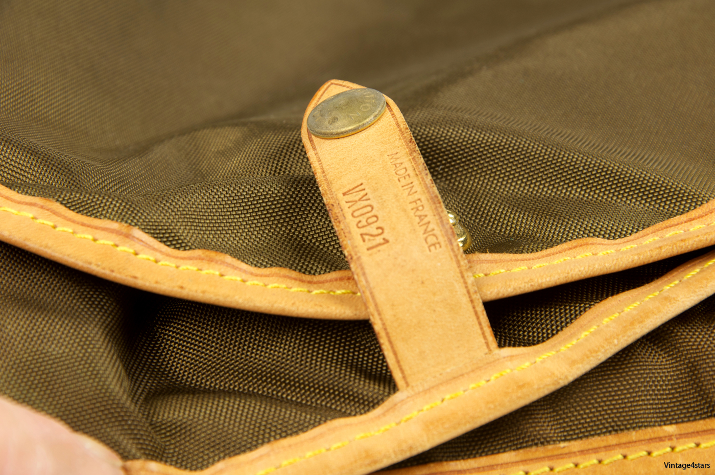 Louis Vuitton Garment Bag 3 Hangers 17