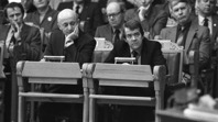 Försvarsminister Anders Sjaastad (till höger) och statsminister Kåre Willoch i Stortinget 1982. Foto Bjørn Sigurdssøn/NTB/scanpix.