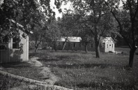 Bilder på baracker vid Mauritzbergs slott sommaren 1944. Bild Erlend Grøstad.