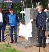 Till vänster krigsveteran Ulf Konrad Dahl och Sveriges försvarsminister Peter Hultqvist.