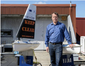 Med et ekkolodd om bord, skal seilbøyen kunne sendes ut mens fiskebåtene ligger igjen i havna. David Peddie, daglig leder i Offshore Sensing. FOTO: OFFSHORE SENSING Med et ekkolodd om bord, skal seilbøyen kunne sendes ut mens fiskebåtene ligger igjen i havna. David Peddie, daglig leder i Offshore Sensing. FOTO: OFFSHORE SENSING