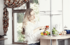 Kvinnorna blir gladast av nyttig mat. Foto: Colourbox Kvinnorna blir gladast av nyttig mat. Foto: Colourbox