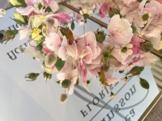 Blomstersmycke - En Hårkrans Blomstersmycke - En Hårkrans