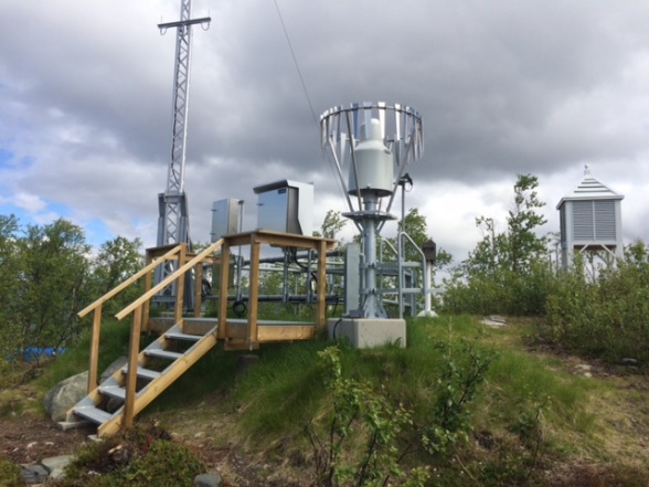 New SMHI SYNOP-station at the Abisko Scientific Research Station. Photographer: Annika Kristofferson.