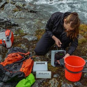 Field assistant Linnea Huusko conducts measurements at Lillsjön, Tarfala Valley. Photo: Karuna Sah.