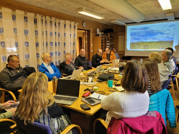 Discussion during the workshop at SITES Svartberget Research Station. Photo: Johannes Tiwari.