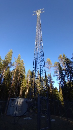 BorealScat-2 is a 50 m radar tower for studying temporal variations in forest radar measurements. Photo: Albert Monteith.
