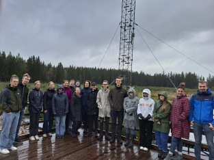 Students at the new visitor platform overlooking the rewetting project at Följemaden. Photo: Tobias Rütting