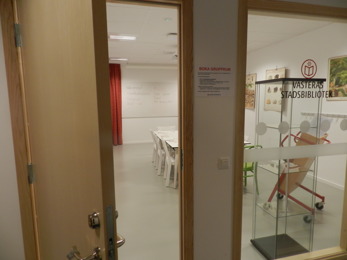 Läseklubben träffas regelbundet på Skiljebo bibliotek i Västerås. Foto: Tinalina Karlsson Glöde Läseklubben träffas regelbundet på Skiljebo bibliotek i Västerås. Foto: Tinalina Karlsson Glöde