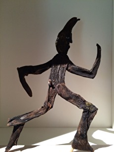 Skalskulptur. En löpare från Undrien. Skalskulptur. En löpare från Undrien.
