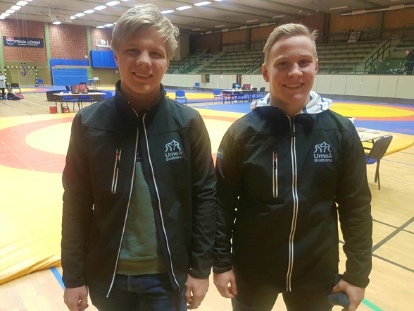 Viktor och Oskar invägda i Broby Viktor och Oskar invägda i Broby