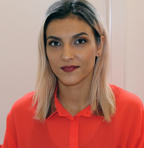 Nermina Palavrtic går på SFI D i Hjällbo, och kommer läsa vidare på Allmän kurs efter att hon är färdig. Nermina Palavrtic går på SFI D i Hjällbo, och kommer läsa vidare på Allmän kurs efter att hon är färdig.