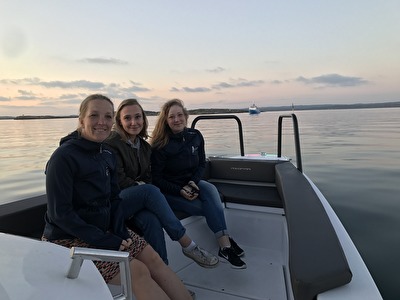 Milla, Maja und Johanna im Lotsbåten