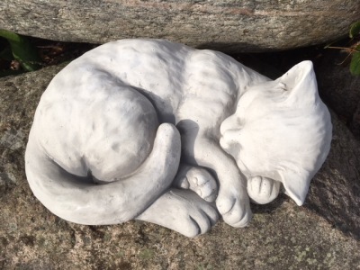 trädgårdskonst katt, betong vitmålad