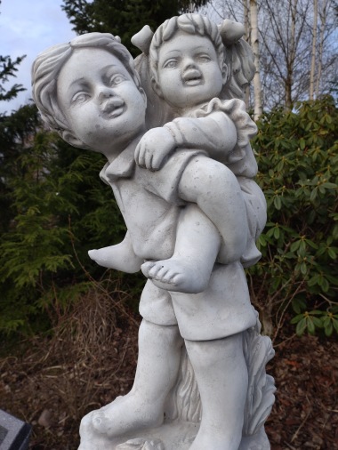 Trädgårdskonst suiee staty barn