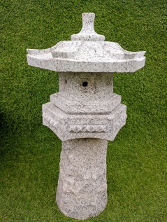 Japansk trädgård Rokkaku Yukimi lanterna stenhus i granit