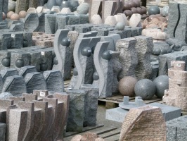 Vattenstenar & stenfontäner hos Dammcenter i Önnestad