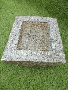 Insektsbad i natursten , granit