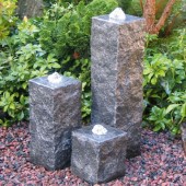 vattenstenar och stenfontäner i granit