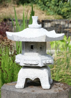 Japansk trädgård granithus Rokkaku Yukimi zen
