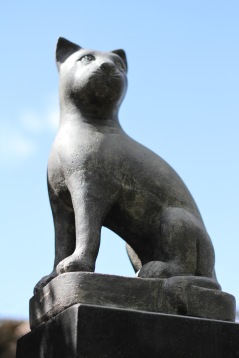 Trädgårdskonst katt