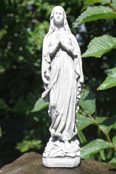 Staty Madonna trädgårdskonst