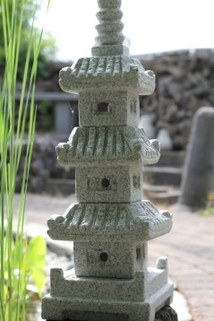 Japansk trädgård pagoda i natursten