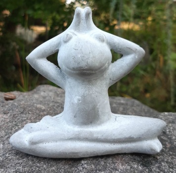 Trgådgårdskonst cementgroda yoga