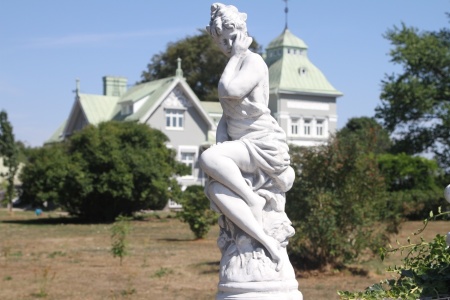 Staty Ofelia vit trädgårdskonst
