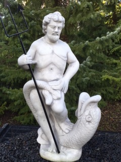Staty Tomstral trädgårdskonst