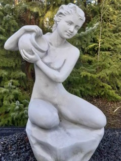 Staty Vingelia trädgårdskonst vit