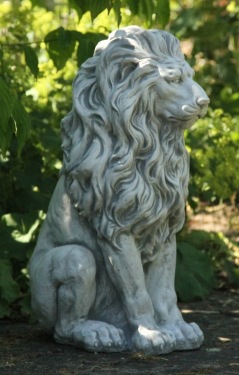 Staty lejon sitter , trädgårdskonst