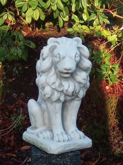 trädgårdskonst lejon , staty till trädgården