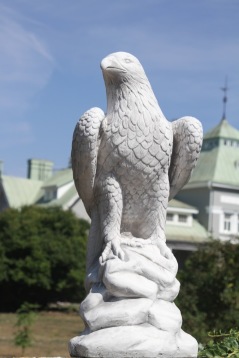 Staty Eagle trädgårdskonst örn