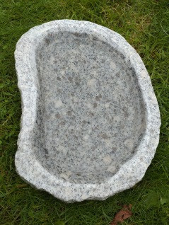 Fågelbad granit , njurformat ljusgrå