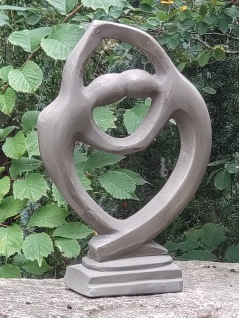Figur grå , trädgårdskonst