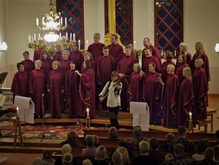 Kören Holy Inspiration med Maria Larsson på fiol. Kören Holy Inspiration med Maria Larsson på fiol.