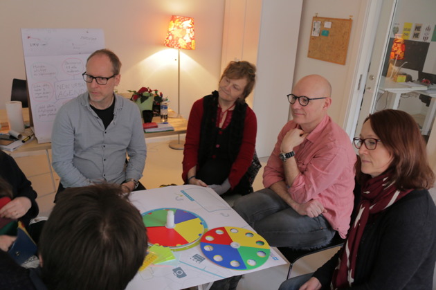 Deltagarna spelar Future City Game. Deltagarna spelar Future City Game.