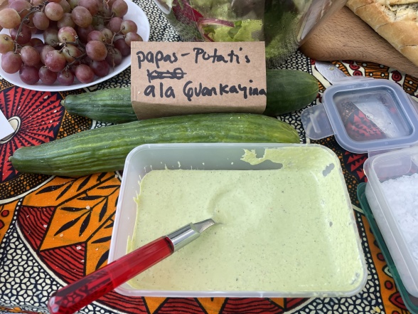 Den fantastiska såsen till rätten Papa Huancaina på långbordet i Vårberg