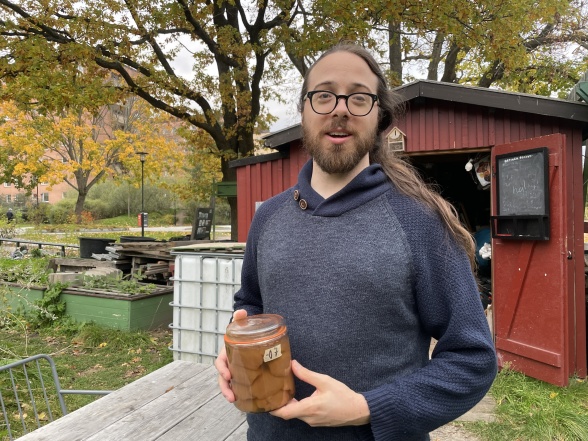 Veine med de päron hans farmor lade in 2007.