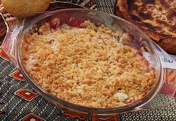 Annas rabarberpaj med en gyllene gräddning.