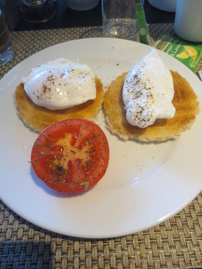 Sara åt pocherat ägg för första gången, och det blev en ny favoritfrukost. Sara åt pocherat ägg för första gången, och det blev en ny favoritfrukost.